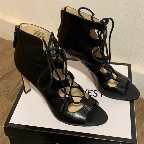 Nine West tie up heels - Picture 2 of 8